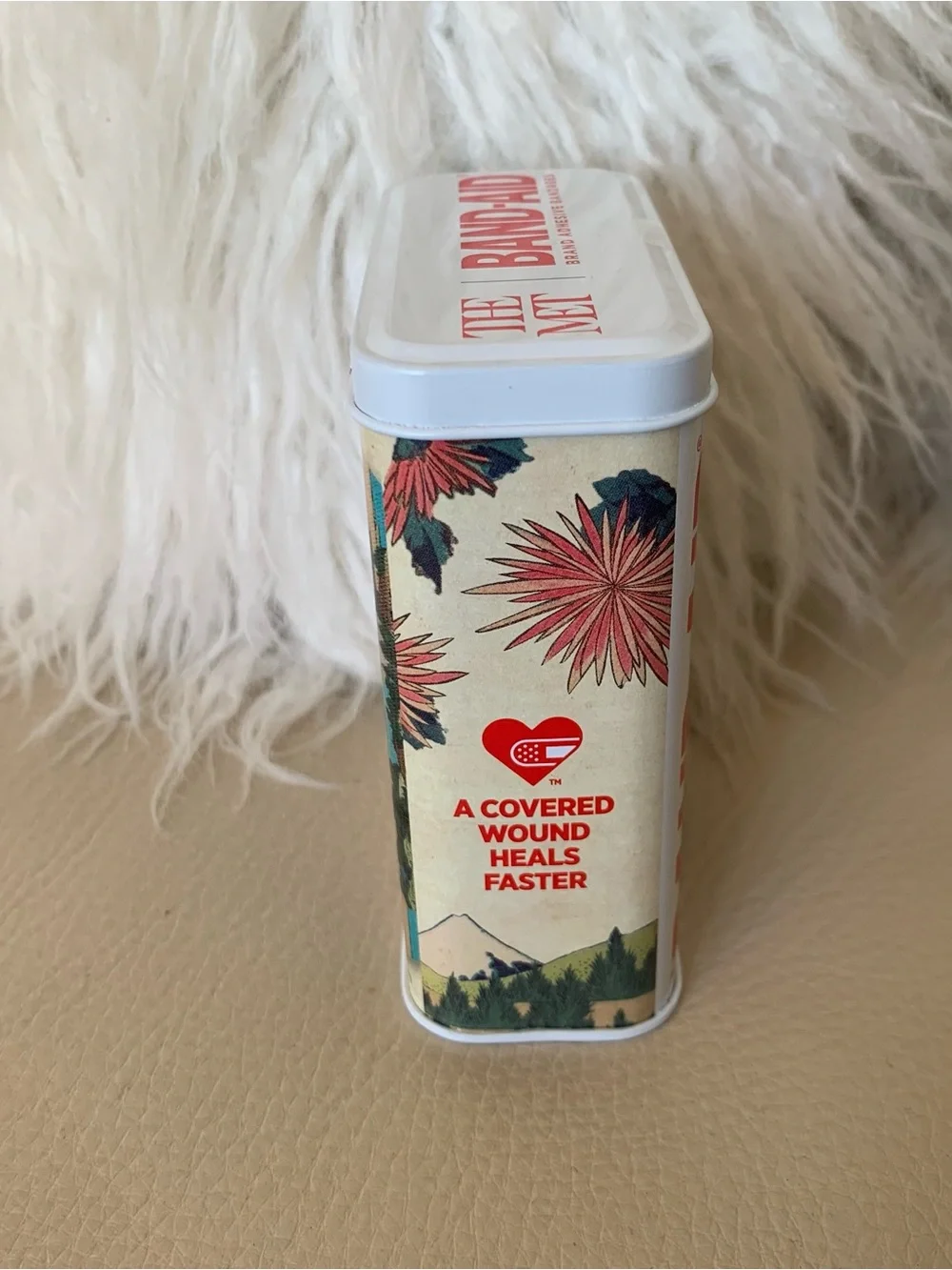 Band-Aid The Met Hokusai Flexible Fabric Bandages 50 Ct Collectible Tin NEW